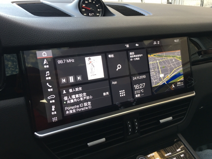 Porsche Cayenne Coupe 尾部第二支自動升降尾翼
