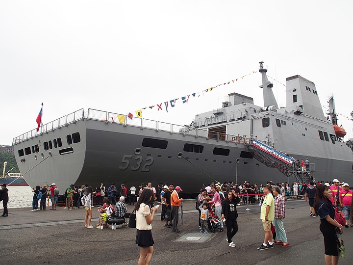 基隆 中正區 威海營區 一○八年海軍營區開放參觀活動 — 難得一見的服役中「阿公級」潛艦