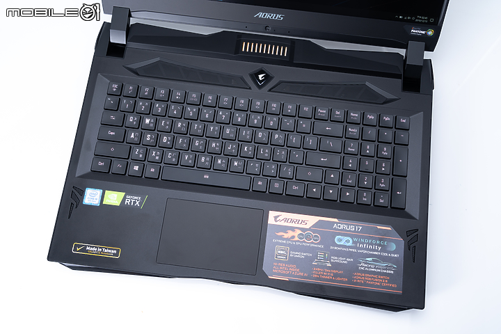 Gigabyte AORUS 17 專注電競本位的旗艦筆電！