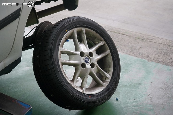 Fiat Punto x Dunlop LM705 CP相當高的通勤胎