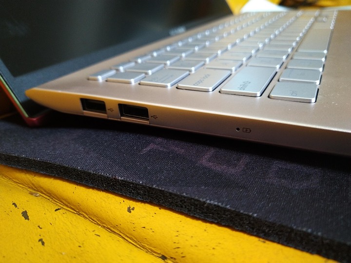 【開箱評測】有色有膽 Asus VivoBook S15 S532FL 狠想紅