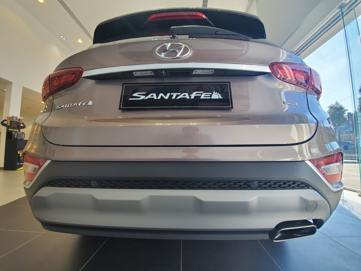 [靜態賞車] 進口身份的第4代Hyundai Santa Fe 5+2七人座休旅 大地銅色