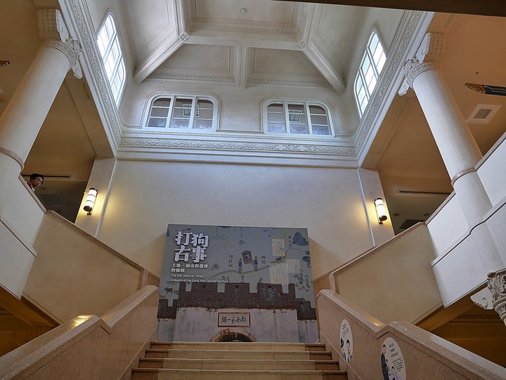 高雄市 鹽埕區 高雄市立歷史博物館 — 由官署變身為都市博物館的帝冠式建築