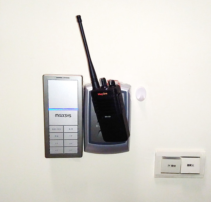 說講就講「MOTOROLA MAG ONE EVX-C31 數位可攜式對講機」-abc2000