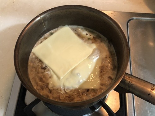 仿韓風味起司泡菜泡麵