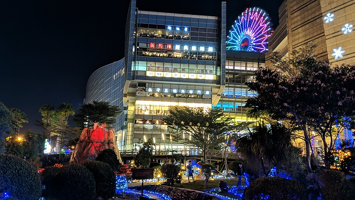 HTC U11高雄夢時代耶誕夜景手持自動直出無修正