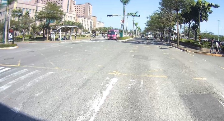請問你發現道路標誌標線號誌有問題,會向相關單位反映嗎?(六)