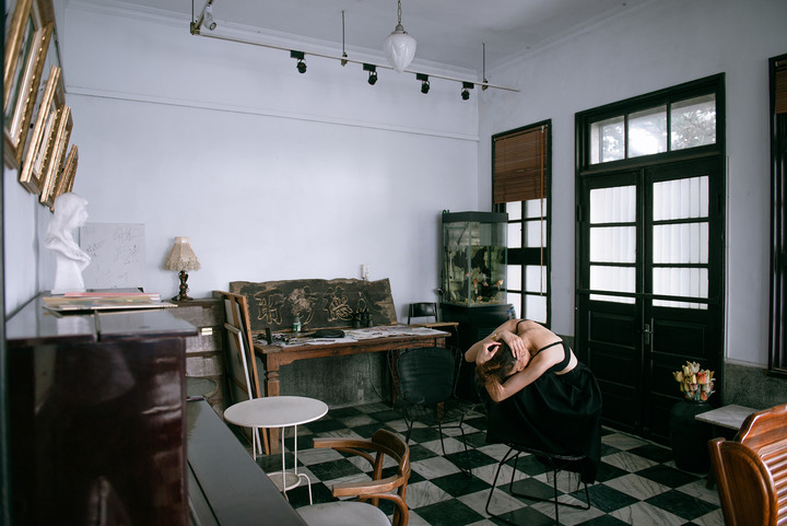 搞怪的內在也能被性感氛圍包圍