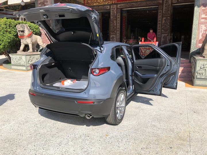 [開箱] CX-30 極境灰 新手開箱文