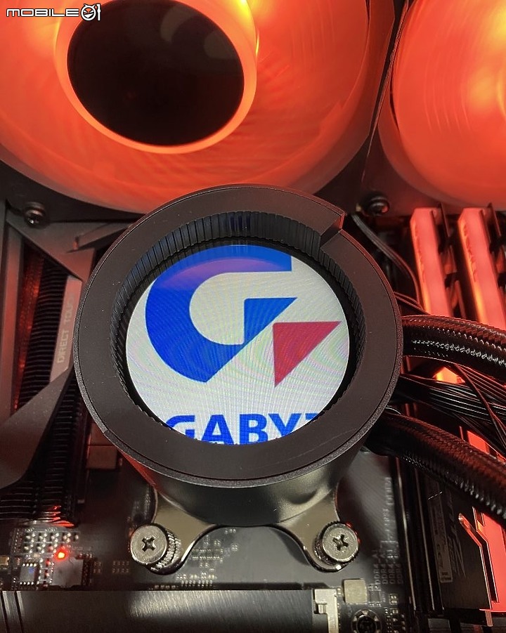 [開箱] 圓形 LCD 搭載 AORUS LIQUID ARGB AIO 信仰水冷