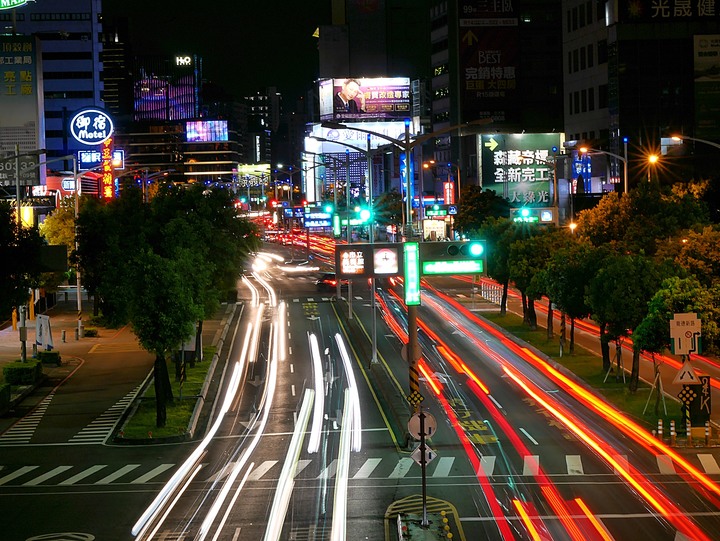 高雄市 三民區 愛河之心 — 令人醉心的璀璨光影湖景