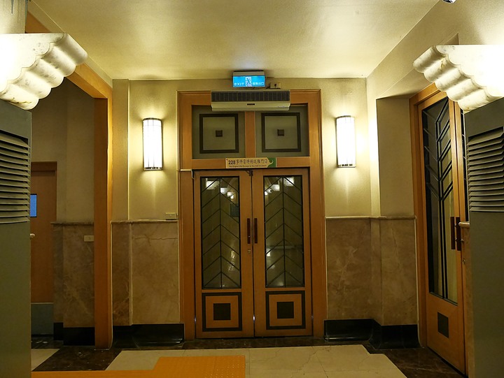 高雄市 鹽埕區 高雄市立歷史博物館 — 由官署變身為都市博物館的帝冠式建築