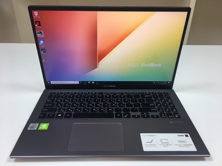 華碩15吋高佔比10代i7新機 - X512星空黑開箱