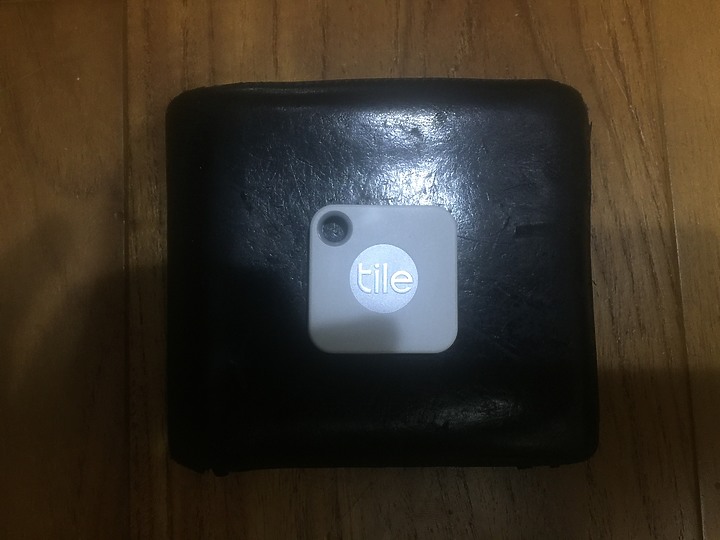智慧藍芽蒐尋器《Tile Mate3.0防丟小幫手》，APP按下"尋找"，這時要找的東西立刻現形 !!!