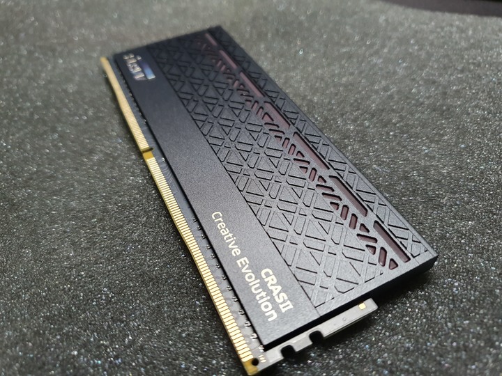 科賦KLEVV  CRAS II DDR4簡單開箱分享，同場加映T-Force Delta RGB DDR4