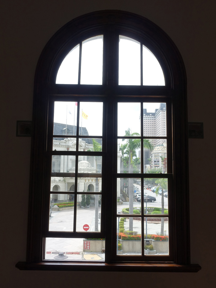 臺中市 西區 臺中市役所 — 華麗轉身為咖啡館的公務機關建築