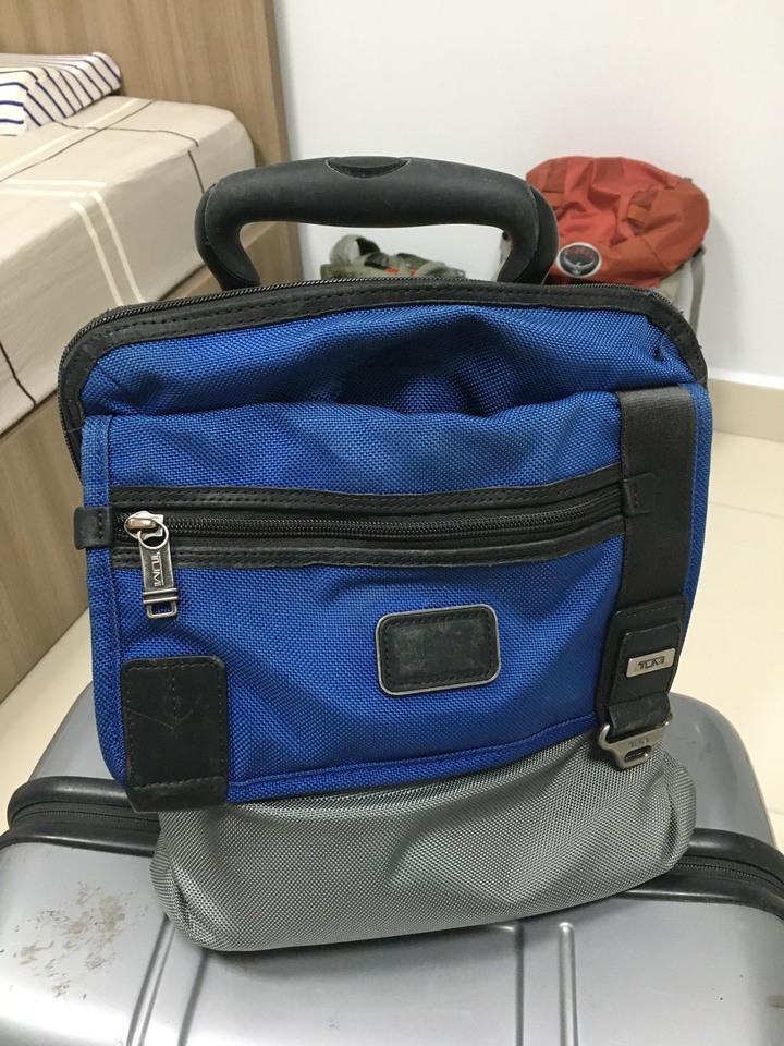 TUMI側背包破了,想找其他類似款