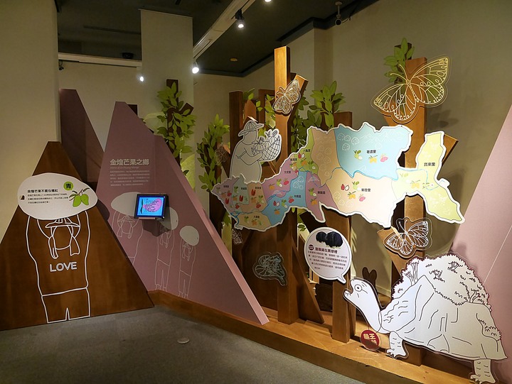 高雄市 鹽埕區 高雄市立歷史博物館 — 由官署變身為都市博物館的帝冠式建築