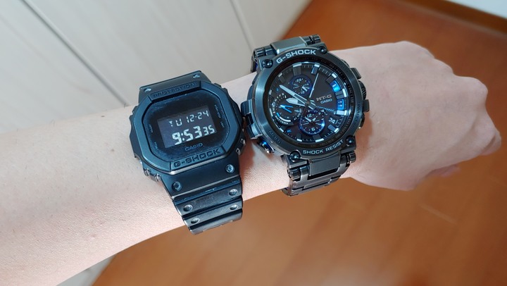 又快到年末了,買個禮物犒賞自己一下.. 人生第一支破萬的錶,G-shock b1000bd-1a開箱
