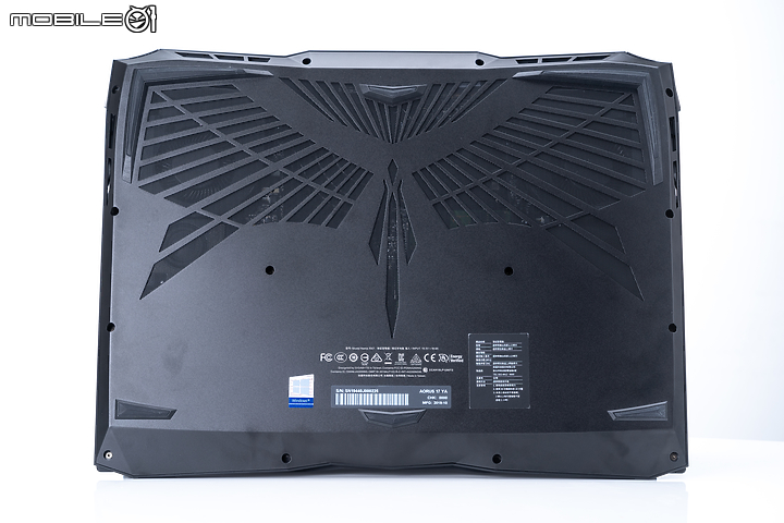 Gigabyte AORUS 17 專注電競本位的旗艦筆電！