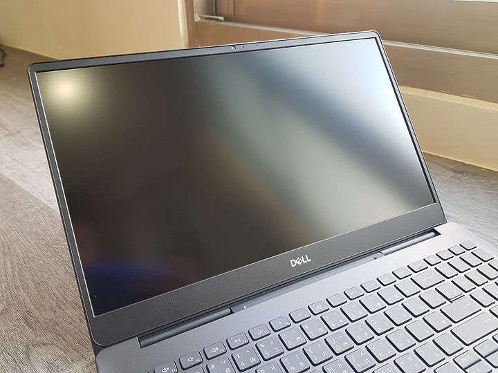 【小宅開箱】DELL Inspiron 15-7590-R1538BTW 深灰黑 文書非文書，電競非電競