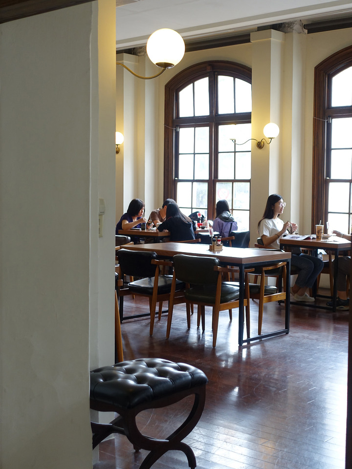 臺中市 西區 臺中市役所 — 華麗轉身為咖啡館的公務機關建築