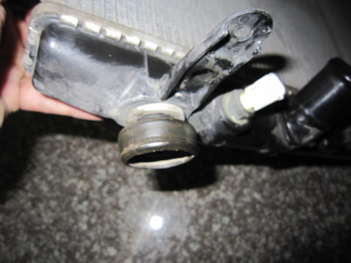 civic8冷氣風扇不會轉,自行更換