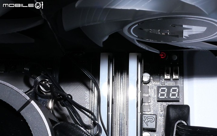 [開箱] 圓形 LCD 搭載 AORUS LIQUID ARGB AIO 信仰水冷