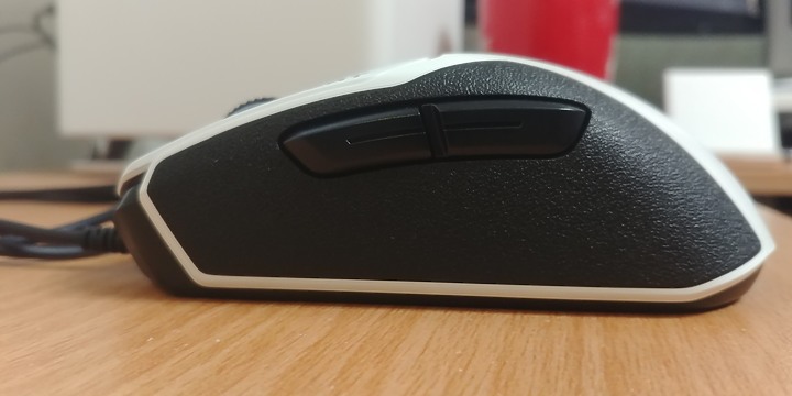 【小宅開箱】德國冰豹 Roccat Kain 102 AIMO 光學滑鼠 白色－不專業開箱 單純分享心得