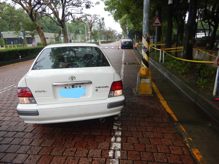 汽車路邊起步車禍問題-新增照片和圖示