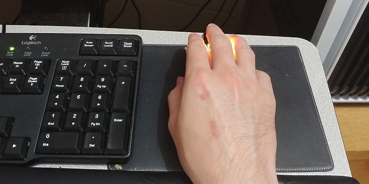 【小宅開箱】德國冰豹 Roccat Kain 102 AIMO 光學滑鼠 白色－不專業開箱 單純分享心得