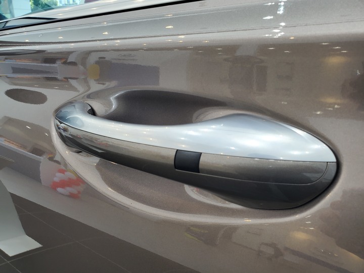 [靜態賞車] 進口身份的第4代Hyundai Santa Fe 5+2七人座休旅 大地銅色