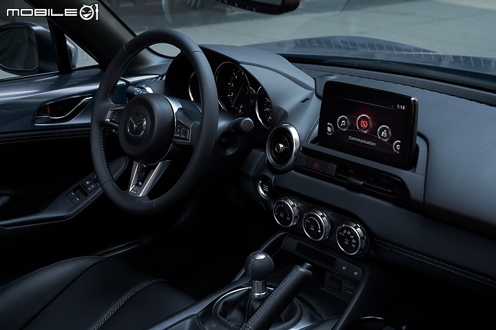 【國內新訊】Mazda發表MX-5 2021年式,增加紅色內裝與極境灰車色!