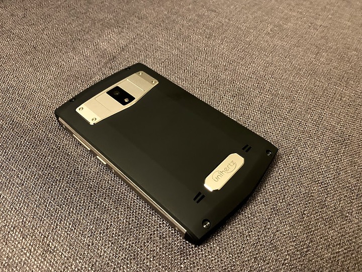 稀有手機開箱「Unihertz Titan」