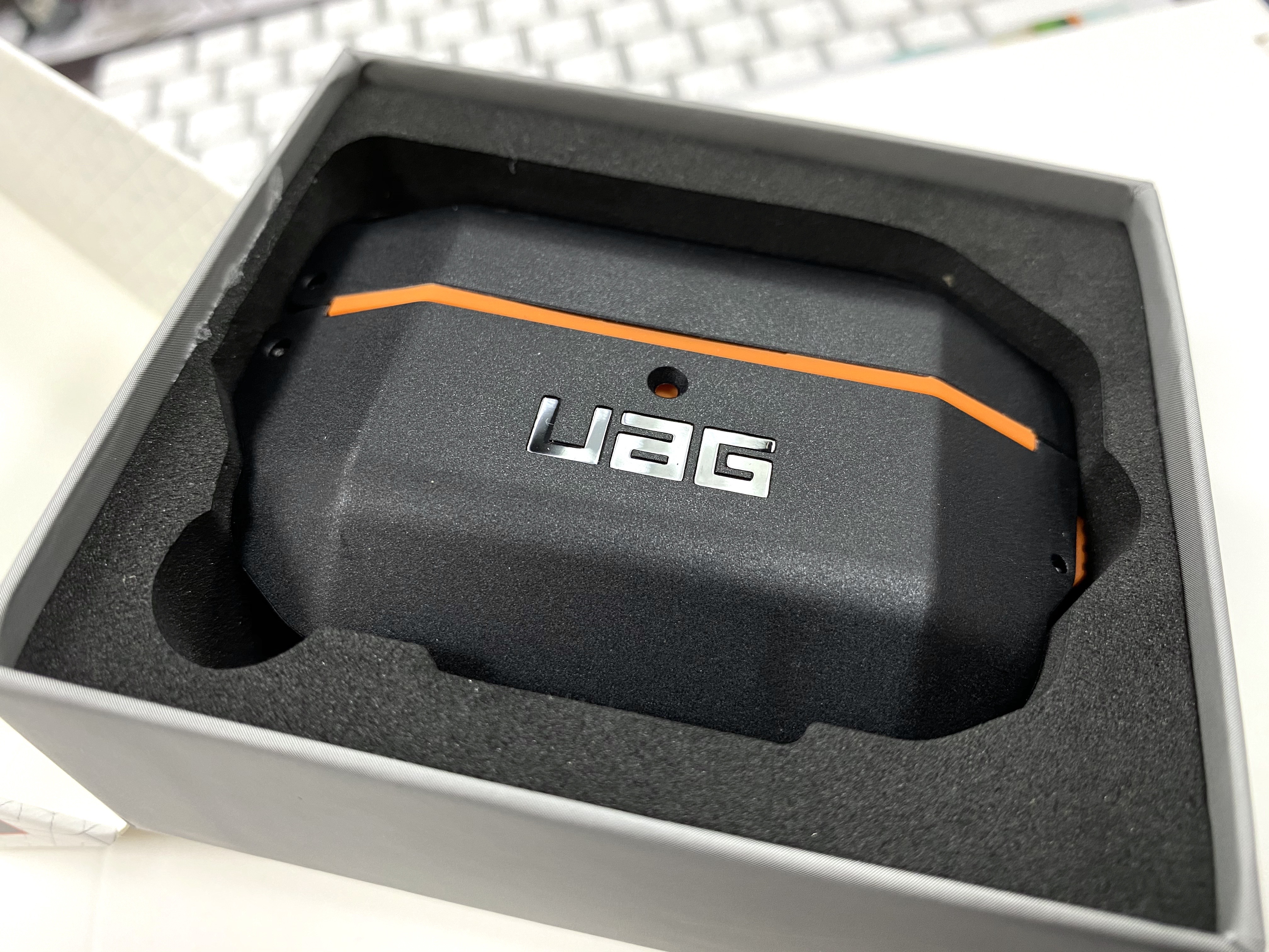 UAG AirPods Pro 軍規保護殼小小開箱 UAG Hard Case For Apple Airpods Pro Mobile01