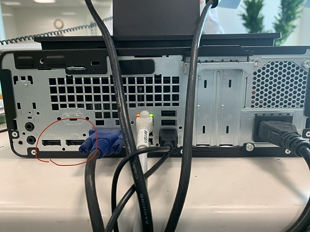 有善心人士知道左下角那兩個連接阜是什麼東西嗎。