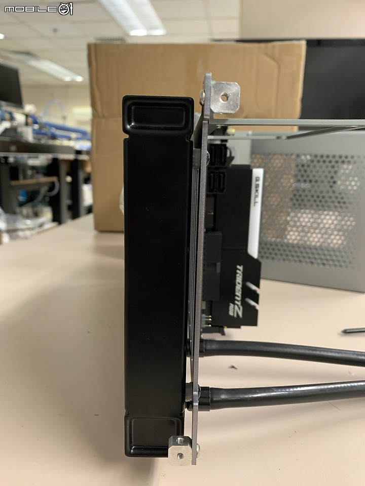 點我看大圖 人生第一台ITX ZS-A4 V2 不專業組裝心得