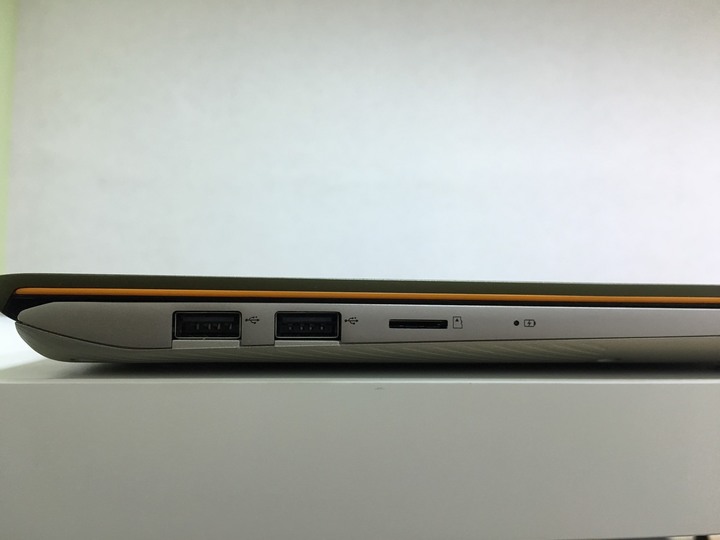 可以當手機滑的筆電 - 華碩Vivobook   S432超能綠 開箱