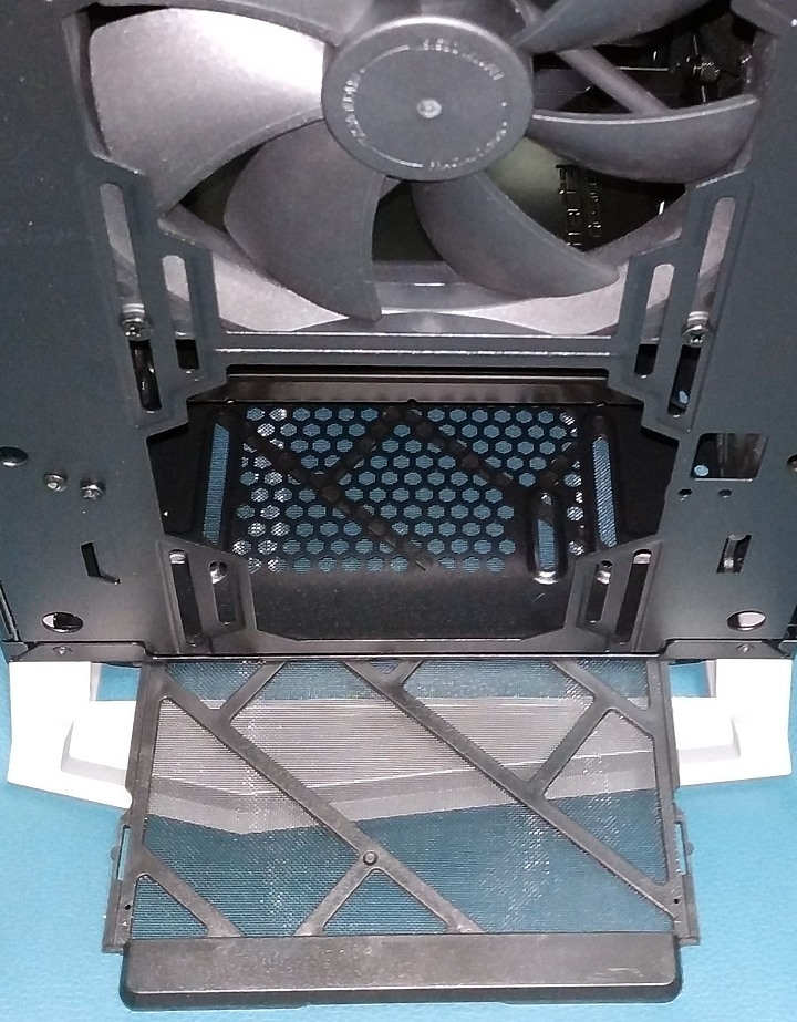 點我看大圖 萬眾矚目Fractal design年度旗艦 Vector RS Dark TG機殼開箱
