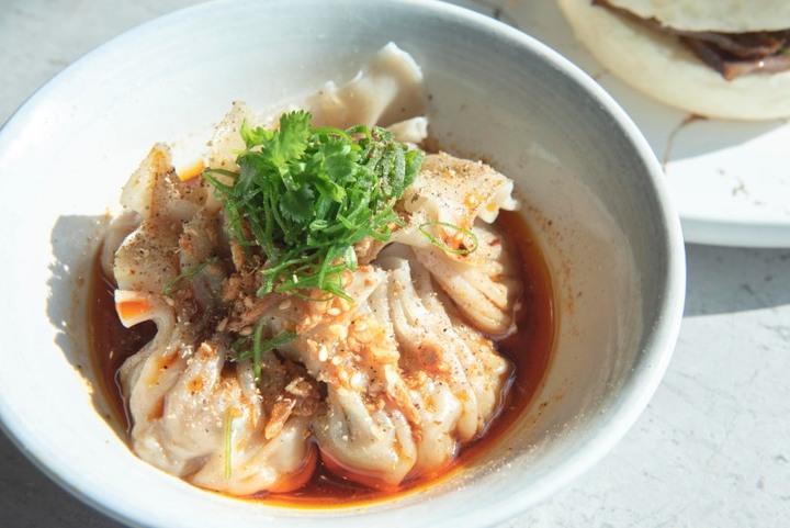 【台中│食記】裝潢文青、餐點狂野的麵館！三大支牛肋讓人啃得超滿足