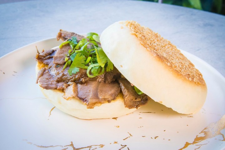 【台中│食記】裝潢文青、餐點狂野的麵館！三大支牛肋讓人啃得超滿足