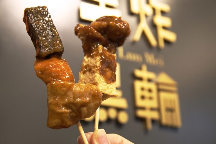 【台中│食記】逢甲必吃美食！獨門古早味醬汁串炸黑輪炸出新滋味