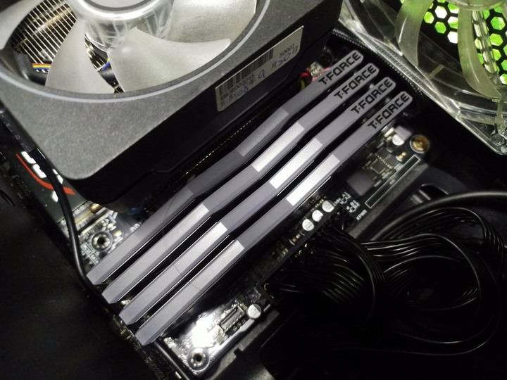 堪稱目前價位最實惠的RGB 8GB DDR4-3000模組ーー十銓T-Force Delta炫光RGB系列8GB DDR4-3000記憶體模組開箱