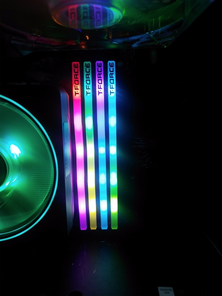 堪稱目前價位最實惠的RGB 8GB DDR4-3000模組ーー十銓T-Force Delta炫光RGB系列8GB DDR4-3000記憶體模組開箱