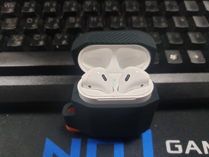 UAG AirPods 耐衝擊防水防塵保護殼心得分享