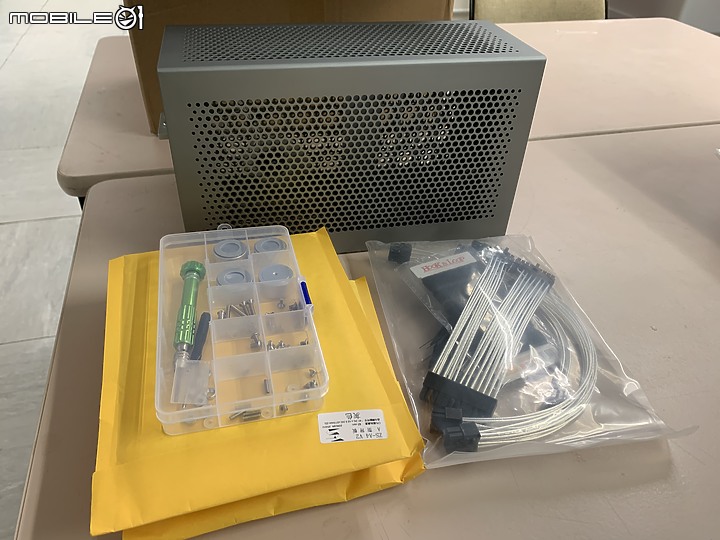 點我看大圖 人生第一台ITX ZS-A4 V2 不專業組裝心得