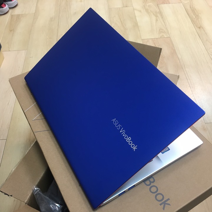 【簡易開箱】Vivobook S S531藍不倒 – 鈷藍配霓虹紅的撞色筆電