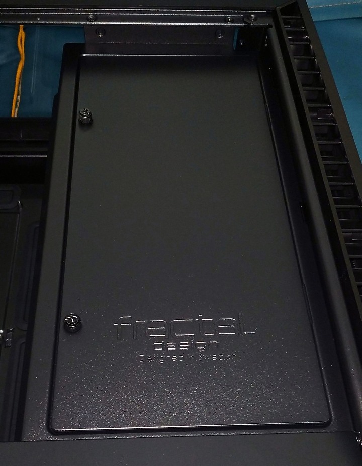 點我看大圖 萬眾矚目Fractal design年度旗艦 Vector RS Dark TG機殼開箱