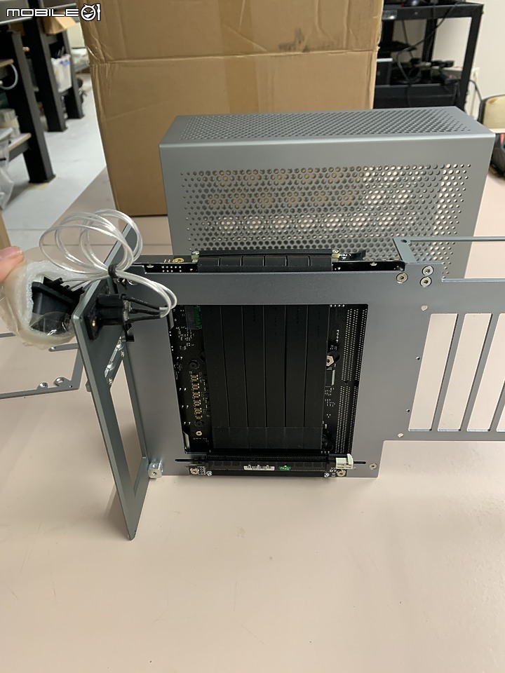 點我看大圖 人生第一台ITX ZS-A4 V2 不專業組裝心得