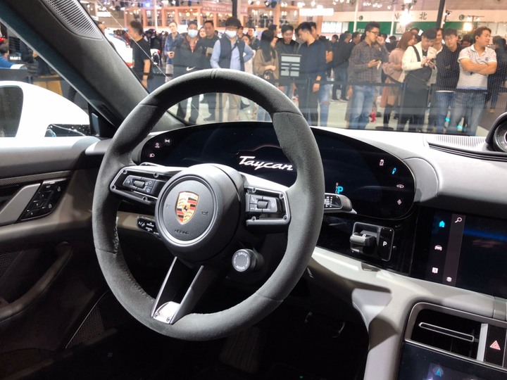 車展小開箱Taycan Turbo S,內裝試坐